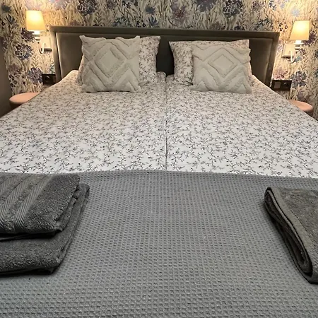 Vakantiehuis Lawendowa Przystan - Dom Nad Rzeka - Brenna, 10 Osob, Sauna, Balia Z Jacuzzi, Ogrod, Plac Zabaw